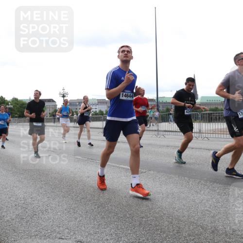 29.06.2025 - hella hamburg halbmarathon Lena Gebhardt http://msf.ph/oto/8441911 29.06.2025 10:29:30 Lombardsbrücke 8414, 10641, 6289, 14644, 2311, 1746, 1063, 1230, 1661, 2688, 3179, 3311, 3524, 4349, 4373, 4395, 5350, 6285, 6345, 6725, 7449, 7517, 7832, 8048, 8812, 9714, 9937, 10198, 10322, 10641, 10808, 10996, 11249, 11269, 11376, 11444, 11634, 11792, 11803, 11989, 12086, 12099, 12216, 12227, 12404, 12958, 13090, 13382, 13810, 14644, 15952, 15955, 16306, 16659, 16662, 16673, 16676, 17496, 17945, 18298, 18299, 18385, 18414 meine-sportfotos.de