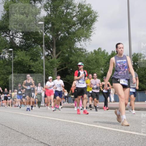 29.06.2025 - hella hamburg halbmarathon Luisa Fischer http://msf.ph/oto/8441924 29.06.2025 10:23:15 Kennedybrücke 17853, 13619, 18002, 1110, 1115, 2357, 3278, 3678, 4539, 4585, 4614, 4737, 4739, 7744, 8387, 9136, 9196, 9735, 10550, 10622 meine-sportfotos.de