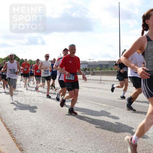 29.06.2025 - hella hamburg halbmarathon Lena Gebhardt http://msf.ph/oto/8441926 29.06.2025 09:53:01 Lombardsbrücke 1163, 11153, 9232, 3304, 8704, 11291, 2213, 6152, 3928, 1012, 1070, 1163, 1176, 1220, 1391, 1415, 1512, 1613, 1735, 1759, 1782, 2048, 2189, 2213, 2233, 2234, 2590, 2788, 2970, 3021, 3098, 3109, 3124, 3304, 3907, 3917, 3928, 4080, 4277, 4497, 4553, 4691, 4933, 4981, 4997, 5007, 5132, 5476, 5477, 5623, 5624, 5682, 6081, 6152, 6203, 6712, 6716, 7005, 7067, 7093, 7147, 7191, 7204, 7325, 7450, 7451, 7599, 7765, 7843, 7865, 7961, 8063, 8145, 8467, 8664, 10796 meine-sportfotos.de