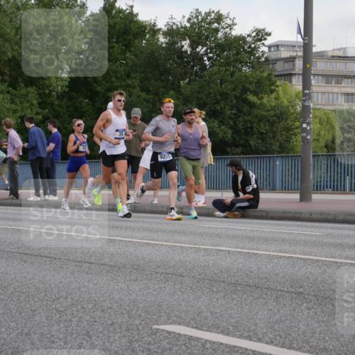 29.06.2025 - hella hamburg halbmarathon Luisa Fischer http://msf.ph/oto/8441939 29.06.2025 09:42:10 Kennedybrücke 52, 35, 9255, 34, 35, 52, 54, 6530, 9255, 10650 meine-sportfotos.de
