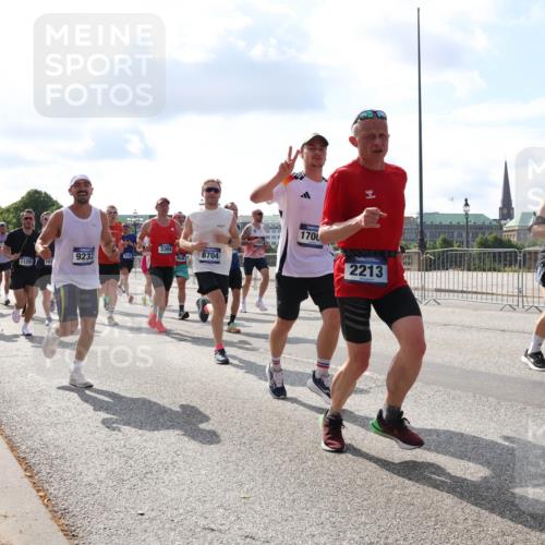 29.06.2025 - hella hamburg halbmarathon Lena Gebhardt http://msf.ph/oto/8441943 29.06.2025 09:53:02 Lombardsbrücke 1163, 3304, 11291, 9232, 103, 8704, 1700, 2213, 1012, 1070, 1163, 1176, 1220, 1391, 1415, 1613, 1735, 1759, 1782, 2048, 2189, 2213, 2233, 2234, 2590, 2788, 2970, 3021, 3098, 3109, 3124, 3304, 3907, 3917, 3928, 4080, 4277, 4497, 4553, 4691, 4933, 4981, 4997, 5007, 5132, 5476, 5477, 5623, 5624, 5682, 6081, 6152, 6203, 6712, 6716, 7005, 7067, 7093, 7147, 7191, 7204, 7325, 7450, 7451, 7599, 7765, 7843, 7865, 7961, 8063, 8145, 8467, 8664, 10796 meine-sportfotos.de