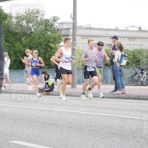 29.06.2025 - hella hamburg halbmarathon Luisa Fischer http://msf.ph/oto/8441985 29.06.2025 09:42:11 Kennedybrücke 35, 52, 9255, 34, 35, 52, 54, 6530, 9255, 10650 meine-sportfotos.de