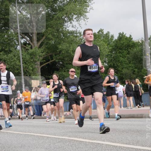 29.06.2025 - hella hamburg halbmarathon Luisa Fischer http://msf.ph/oto/8442011 29.06.2025 10:23:22 Kennedybrücke 13013, 9136, 16164, 2064, 14564, 154, 7739, 5659, 4585, 48, 10414, 1110, 1115, 4585, 4737, 4739, 5659, 7519, 7739, 7808, 8387, 8462, 9136, 9196, 9735, 10414, 10550 meine-sportfotos.de