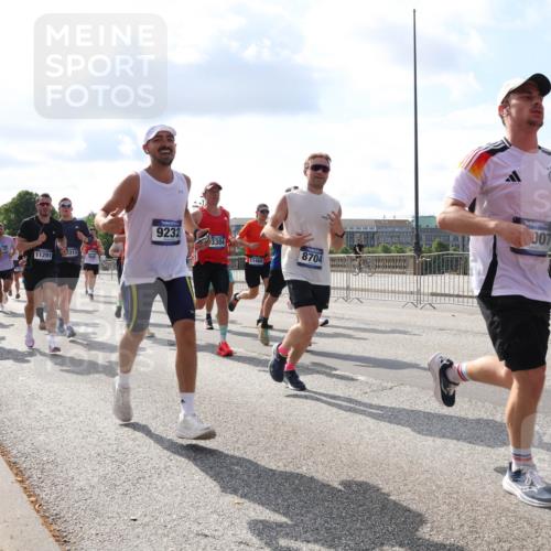 29.06.2025 - hella hamburg halbmarathon Lena Gebhardt http://msf.ph/oto/8442015 29.06.2025 09:53:02 Lombardsbrücke 1163, 1788, 313, 11291, 9232, 3304, 8704, 007, 1012, 1070, 1163, 1176, 1220, 1391, 1415, 1613, 1735, 1759, 1782, 2048, 2189, 2213, 2233, 2234, 2590, 2788, 2970, 3021, 3098, 3109, 3124, 3304, 3907, 3917, 3928, 4080, 4277, 4497, 4553, 4691, 4933, 4981, 4997, 5007, 5132, 5476, 5477, 5623, 5624, 5682, 6081, 6152, 6203, 6712, 6716, 7005, 7067, 7093, 7147, 7191, 7204, 7325, 7450, 7451, 7599, 7765, 7843, 7865, 7961, 8063, 8145, 8467, 8664, 10796 meine-sportfotos.de