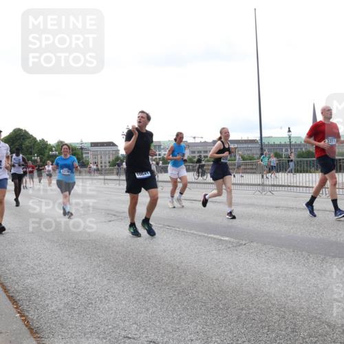 29.06.2025 - hella hamburg halbmarathon Lena Gebhardt http://msf.ph/oto/8442030 29.06.2025 10:29:31 Lombardsbrücke 8414, 1230, 10641, 3311, 1063, 1230, 1661, 2688, 3179, 3311, 3524, 4349, 4373, 4395, 5350, 6285, 6345, 6725, 7449, 7517, 7832, 8048, 8812, 9714, 9937, 10198, 10322, 10641, 10808, 10996, 11249, 11269, 11376, 11444, 11634, 11792, 11803, 11989, 12086, 12099, 12216, 12227, 12404, 12958, 13090, 13382, 13810, 14644, 15266, 15952, 15955, 16306, 16659, 16662, 16673, 16676, 17496, 17945, 18298, 18299, 18385, 18414 meine-sportfotos.de