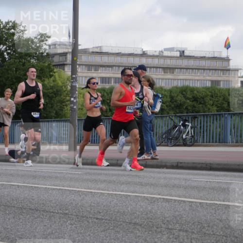 29.06.2025 - hella hamburg halbmarathon Luisa Fischer http://msf.ph/oto/8442042 29.06.2025 09:42:15 Kennedybrücke 1624, 6530, 34, 35, 52, 54, 6530, 9255, 10650 meine-sportfotos.de