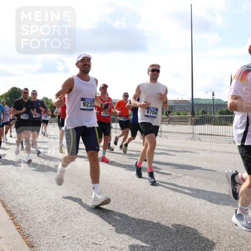 29.06.2025 - hella hamburg halbmarathon Lena Gebhardt http://msf.ph/oto/8442051 29.06.2025 09:53:02 Lombardsbrücke 1163, 1766, 11291, 13, 9232, 3304, 8704, 1700, 1012, 1070, 1163, 1176, 1220, 1391, 1415, 1613, 1735, 1759, 1782, 2048, 2189, 2213, 2233, 2234, 2590, 2788, 2970, 3021, 3098, 3109, 3124, 3304, 3907, 3917, 3928, 4080, 4277, 4497, 4553, 4691, 4933, 4981, 4997, 5007, 5132, 5476, 5477, 5623, 5624, 5682, 6081, 6152, 6203, 6712, 6716, 7005, 7067, 7093, 7147, 7191, 7204, 7325, 7450, 7451, 7599, 7765, 7843, 7865, 7961, 8063, 8145, 8467, 8664, 10796 meine-sportfotos.de