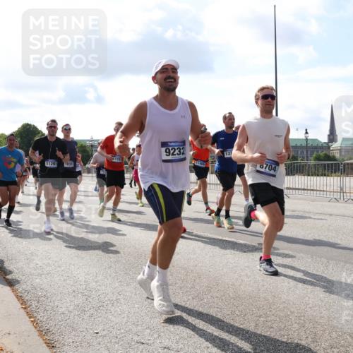 29.06.2025 - hella hamburg halbmarathon Lena Gebhardt http://msf.ph/oto/8442079 29.06.2025 09:53:02 Lombardsbrücke 1163, 1788, 11291, 10313, 71, 88888, 11153, 9232, 11469, 137, 6704, 1012, 1070, 1163, 1176, 1220, 1391, 1415, 1613, 1735, 1759, 1782, 2048, 2189, 2213, 2233, 2234, 2590, 2788, 2970, 3021, 3098, 3109, 3124, 3304, 3907, 3917, 3928, 4080, 4277, 4497, 4553, 4691, 4933, 4981, 4997, 5007, 5132, 5476, 5477, 5623, 5624, 5682, 6081, 6152, 6203, 6712, 6716, 7005, 7067, 7093, 7147, 7191, 7204, 7325, 7450, 7451, 7599, 7765, 7843, 7865, 7961, 8063, 8145, 8467, 8664, 10796 meine-sportfotos.de