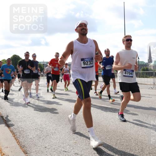 29.06.2025 - hella hamburg halbmarathon Lena Gebhardt http://msf.ph/oto/8442106 29.06.2025 09:53:02 Lombardsbrücke 11291, 0313, 1163, 714, 11153, 9232, 13782, 8704, 1012, 1070, 1163, 1176, 1220, 1391, 1415, 1613, 1735, 1759, 1782, 2048, 2189, 2213, 2233, 2234, 2590, 2788, 2970, 3021, 3098, 3109, 3124, 3304, 3907, 3917, 3928, 4080, 4277, 4497, 4553, 4691, 4933, 4981, 4997, 5007, 5132, 5476, 5477, 5623, 5624, 5682, 6081, 6152, 6203, 6712, 6716, 7005, 7067, 7093, 7147, 7191, 7204, 7325, 7450, 7451, 7599, 7765, 7843, 7865, 7961, 8063, 8145, 8467, 8664, 10796 meine-sportfotos.de