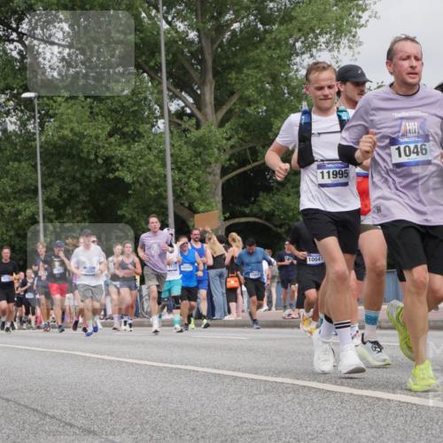 29.06.2025 - hella hamburg halbmarathon Luisa Fischer http://msf.ph/oto/8442126 29.06.2025 10:23:34 Kennedybrücke 12977, 16254, 7131, 16991, 10041, 10647, 11995, 1046, 7581, 1046, 1069, 1154, 1471, 1474, 1534, 2064, 3733, 4422, 5831, 5937, 7101, 7131, 8025, 8588, 8738, 9873, 10041, 10595, 10647, 10754 meine-sportfotos.de