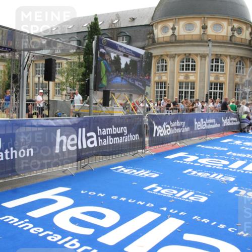 29.06.2025 - hella hamburg halbmarathon Michael Strokosch http://msf.ph/oto/8442128 29.06.2025 10:24:43 Ziel 2892, 14506 meine-sportfotos.de