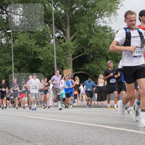 29.06.2025 - hella hamburg halbmarathon Luisa Fischer http://msf.ph/oto/8442131 29.06.2025 10:23:35 Kennedybrücke 16254, 1913, 6991, 19132, 12977, 131, 10647, 10041, 1995, 1046, 1069, 1154, 1471, 1474, 1534, 2064, 3733, 4422, 5831, 5937, 7101, 7131, 8025, 8588, 8738, 9873, 10041, 10595, 10613, 10647, 10754 meine-sportfotos.de