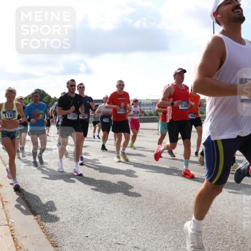29.06.2025 - hella hamburg halbmarathon Lena Gebhardt http://msf.ph/oto/8442158 29.06.2025 09:53:03 Lombardsbrücke 1163, 7882, 11291, 1, 714, 11153, 3304, 1469, 870, 1012, 1070, 1163, 1176, 1220, 1391, 1415, 1558, 1613, 1735, 1759, 1782, 2048, 2189, 2213, 2233, 2234, 2590, 2788, 2970, 3021, 3098, 3109, 3124, 3304, 3907, 3917, 3928, 4080, 4091, 4277, 4497, 4553, 4691, 4933, 4981, 4997, 5007, 5022, 5132, 5476, 5477, 5623, 5624, 5682, 6081, 6152, 6203, 6712, 6716, 7005, 7067, 7093, 7147, 7191, 7204, 7325, 7450, 7451, 7599, 7765, 7843, 7865, 7961, 8063, 8145, 8467, 8664, 10796 meine-sportfotos.de