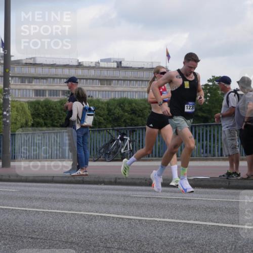 29.06.2025 - hella hamburg halbmarathon Luisa Fischer http://msf.ph/oto/8442200 29.06.2025 09:42:31 Kennedybrücke 123, 5253, 6816, 9151, 9447, 9475 meine-sportfotos.de