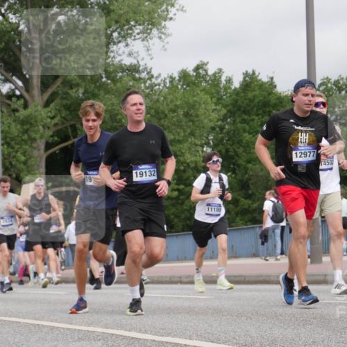 29.06.2025 - hella hamburg halbmarathon Luisa Fischer http://msf.ph/oto/8442237 29.06.2025 10:23:43 Kennedybrücke 1450, 2834, 19, 19132, 11100, 12977, 14502, 1011, 2053, 2064, 2834, 3842, 4166, 4288, 4754, 4869, 6951, 7131, 8025, 8738, 9873, 10039, 10041, 10613, 10647, 10754 meine-sportfotos.de