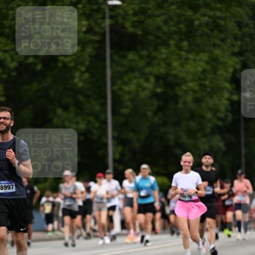 29.06.2025 - hella hamburg halbmarathon Dr. Thomas Lammeyer http://msf.ph/oto/8442244 29.06.2025 10:57:20 Kennedybrücke 2420, 2983, 2988, 3227, 3787, 4595, 6135, 6604, 7032, 7511, 7690, 7735, 7871, 9340, 9368, 10080, 10417, 10568, 10879, 10981 meine-sportfotos.de