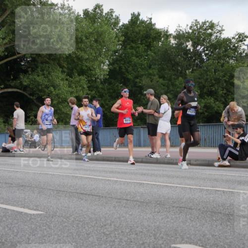 29.06.2025 - hella hamburg halbmarathon Luisa Fischer http://msf.ph/oto/8442251 29.06.2025 09:42:34 Kennedybrücke 1182, 18930, 9475, 6816, 11210, 5253, 6816, 9151, 9475 meine-sportfotos.de