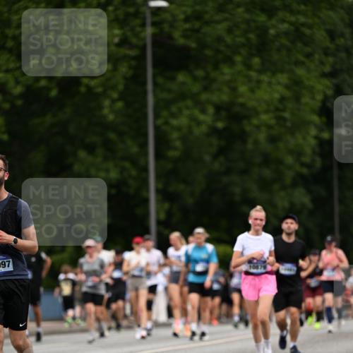 29.06.2025 - hella hamburg halbmarathon Dr. Thomas Lammeyer http://msf.ph/oto/8442260 29.06.2025 10:57:21 Kennedybrücke 2420, 2983, 2988, 3227, 4595, 6135, 6604, 7032, 7511, 7690, 7735, 7871, 9340, 9368, 10080, 10417, 10568, 10879, 10981 meine-sportfotos.de