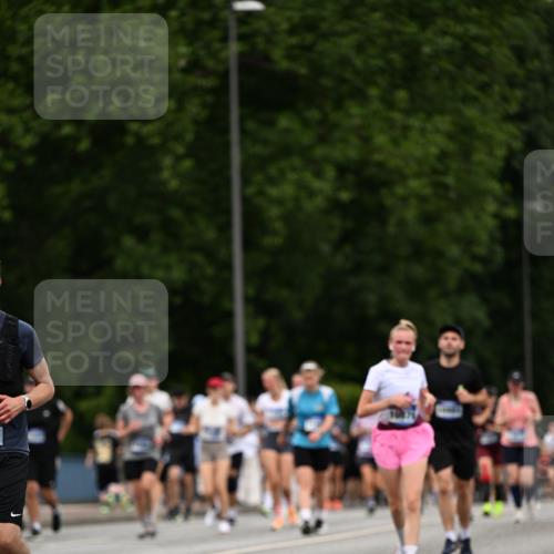 29.06.2025 - hella hamburg halbmarathon Dr. Thomas Lammeyer http://msf.ph/oto/8442277 29.06.2025 10:57:21 Kennedybrücke 2420, 2983, 2988, 3227, 4595, 6135, 6604, 7032, 7511, 7690, 7735, 7871, 9340, 9368, 10080, 10417, 10568, 10879, 10981 meine-sportfotos.de