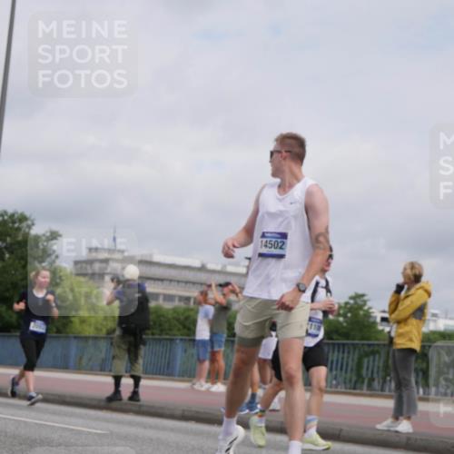 29.06.2025 - hella hamburg halbmarathon Luisa Fischer http://msf.ph/oto/8442280 29.06.2025 10:23:46 Kennedybrücke 2063, 14502, 1011, 2053, 2834, 3842, 4154, 4166, 4288, 4754, 4869, 5181, 6951, 7131, 8025, 8940, 9005, 9011, 9873, 10039, 10613, 10647, 10754 meine-sportfotos.de