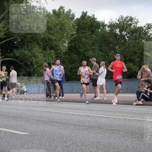 29.06.2025 - hella hamburg halbmarathon Luisa Fischer http://msf.ph/oto/8442284 29.06.2025 09:42:35 Kennedybrücke 11829, 6816, 18930, 9475, 5253, 112, 5253, 6816, 9151, 9475 meine-sportfotos.de