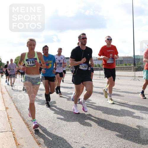 29.06.2025 - hella hamburg halbmarathon Lena Gebhardt http://msf.ph/oto/8442287 29.06.2025 09:53:03 Lombardsbrücke 15879, 1163, 17892, 11291, 11153, 11469, 9540, 1012, 1070, 1163, 1176, 1220, 1391, 1415, 1558, 1613, 1735, 1759, 1782, 2048, 2189, 2213, 2233, 2234, 2590, 2788, 2970, 3021, 3098, 3109, 3124, 3304, 3907, 3917, 3928, 4080, 4091, 4277, 4497, 4553, 4691, 4933, 4981, 4997, 5007, 5022, 5132, 5476, 5477, 5623, 5624, 5682, 6081, 6152, 6203, 6712, 6716, 7005, 7067, 7093, 7147, 7191, 7204, 7325, 7450, 7451, 7599, 7765, 7843, 7865, 7961, 8063, 8145, 8467, 8664, 10796 meine-sportfotos.de