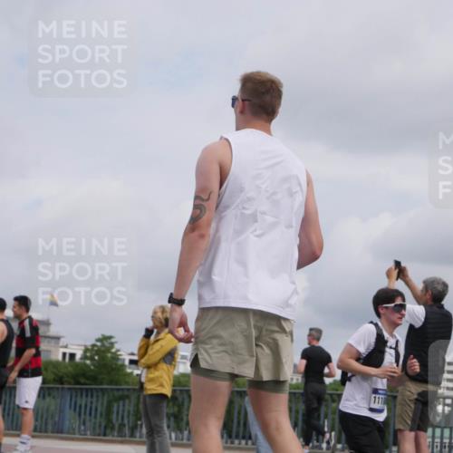 29.06.2025 - hella hamburg halbmarathon Luisa Fischer http://msf.ph/oto/8442288 29.06.2025 10:23:47 Kennedybrücke 1011, 2053, 2834, 3842, 4154, 4166, 4288, 4754, 4869, 5181, 6608, 6844, 6951, 8025, 8940, 9005, 9011, 9236, 10039, 10613, 10647 meine-sportfotos.de