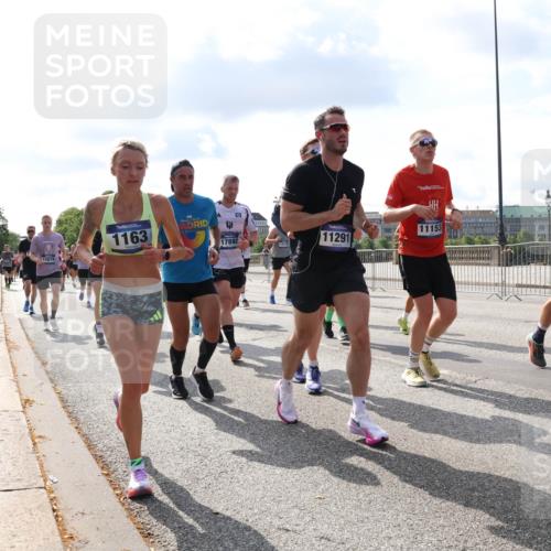 29.06.2025 - hella hamburg halbmarathon Lena Gebhardt http://msf.ph/oto/8442324 29.06.2025 09:53:04 Lombardsbrücke 15879, 1163, 17892, 11291, 11153, 950, 11469, 1012, 1070, 1163, 1176, 1220, 1391, 1415, 1466, 1558, 1613, 1735, 1759, 1782, 2048, 2189, 2213, 2233, 2234, 2590, 2788, 2970, 3021, 3098, 3109, 3124, 3304, 3907, 3917, 3928, 4080, 4091, 4277, 4497, 4553, 4691, 4933, 4981, 4997, 5007, 5022, 5132, 5476, 5477, 5623, 5624, 5682, 6081, 6152, 6203, 6460, 6712, 6716, 7005, 7067, 7093, 7147, 7191, 7204, 7322, 7325, 7450, 7451, 7599, 7765, 7843, 7865, 7961, 8063, 8145, 8467, 8664 meine-sportfotos.de