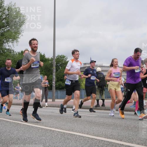 29.06.2025 - hella hamburg halbmarathon Luisa Fischer http://msf.ph/oto/8442330 29.06.2025 10:23:51 Kennedybrücke 16135, 6951, 14157, 16950, 5181, 1011, 89, 4166, 4754, 1011, 2053, 2101, 2834, 3842, 4154, 4166, 4288, 4754, 4869, 5181, 5811, 5812, 6608, 6844, 6951, 8113, 8940, 9005, 9011, 9236, 9981, 10039 meine-sportfotos.de