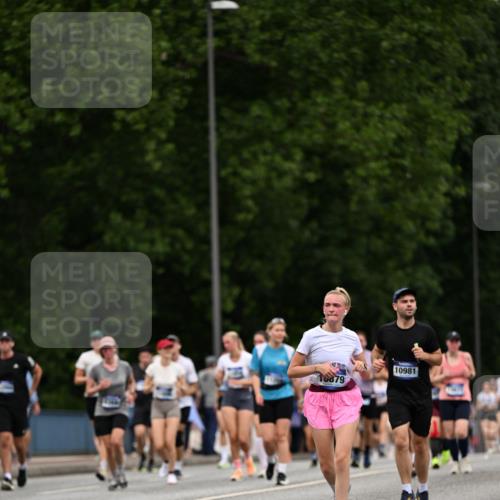 29.06.2025 - hella hamburg halbmarathon Dr. Thomas Lammeyer http://msf.ph/oto/8442346 29.06.2025 10:57:21 Kennedybrücke 2420, 2983, 2988, 3227, 4595, 6135, 6604, 7032, 7511, 7690, 7735, 7871, 9340, 9368, 10080, 10417, 10568, 10879, 10981 meine-sportfotos.de