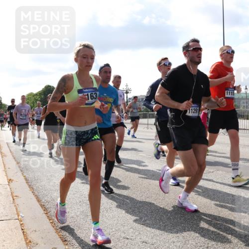 29.06.2025 - hella hamburg halbmarathon Lena Gebhardt http://msf.ph/oto/8442352 29.06.2025 09:53:04 Lombardsbrücke 15879, 163, 11291, 1115, 1012, 1070, 1163, 1176, 1220, 1391, 1415, 1466, 1558, 1613, 1735, 1759, 1782, 2048, 2189, 2213, 2233, 2234, 2590, 2788, 2970, 3021, 3098, 3109, 3124, 3304, 3907, 3917, 3928, 4080, 4091, 4277, 4497, 4553, 4691, 4933, 4981, 4997, 5007, 5022, 5132, 5476, 5477, 5623, 5624, 5682, 6081, 6152, 6203, 6460, 6712, 6716, 7005, 7067, 7093, 7147, 7191, 7204, 7322, 7325, 7450, 7451, 7599, 7765, 7843, 7865, 7961, 8063, 8145, 8467, 8664 meine-sportfotos.de