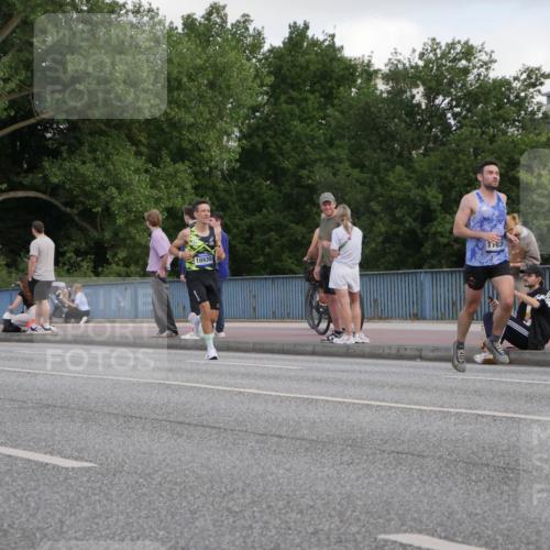 29.06.2025 - hella hamburg halbmarathon Luisa Fischer http://msf.ph/oto/8442361 29.06.2025 09:42:36 Kennedybrücke 18930, 82, 9475, 5253, 6816, 9151, 9475 meine-sportfotos.de
