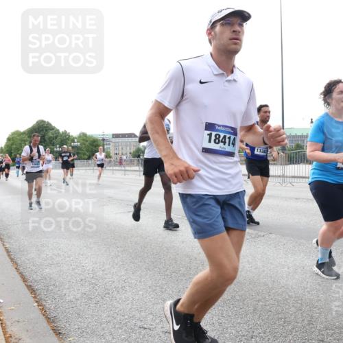 29.06.2025 - hella hamburg halbmarathon Lena Gebhardt http://msf.ph/oto/8442390 29.06.2025 10:29:34 Lombardsbrücke 16662, 18414, 1338, 1063, 1230, 1661, 2302, 2688, 2699, 3179, 3311, 3524, 4349, 4373, 4395, 5350, 6285, 6345, 6725, 7449, 7517, 7832, 8048, 8388, 8812, 9095, 9714, 9937, 10198, 10322, 10641, 10808, 10996, 11249, 11269, 11376, 11444, 11634, 11792, 11803, 11989, 12086, 12216, 12227, 12404, 12958, 13090, 13382, 13810, 14644, 15266, 15952, 15955, 16306, 16659, 16662, 16673, 16676, 17496, 17945, 18298, 18299, 18385, 18414 meine-sportfotos.de