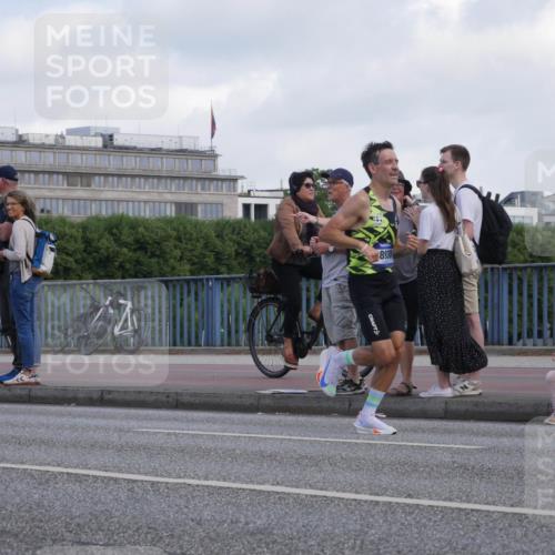 29.06.2025 - hella hamburg halbmarathon Luisa Fischer http://msf.ph/oto/8442413 29.06.2025 09:42:40 Kennedybrücke 8930, 5253, 6816, 9475 meine-sportfotos.de