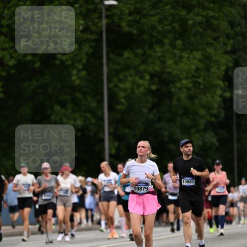 29.06.2025 - hella hamburg halbmarathon Dr. Thomas Lammeyer http://msf.ph/oto/8442438 29.06.2025 10:57:22 Kennedybrücke 2420, 2983, 2988, 3227, 4595, 6135, 6604, 7032, 7511, 7690, 7735, 7871, 9340, 9368, 10080, 10417, 10568, 10879, 10981 meine-sportfotos.de