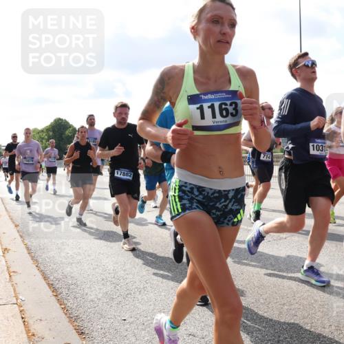 29.06.2025 - hella hamburg halbmarathon Lena Gebhardt http://msf.ph/oto/8442441 29.06.2025 09:53:04 Lombardsbrücke 15879, 18185, 17882, 1163, 7141, 1031, 11291, 1012, 1070, 1163, 1176, 1220, 1391, 1415, 1466, 1558, 1613, 1735, 1759, 1782, 2048, 2189, 2213, 2233, 2234, 2590, 2788, 2970, 3021, 3098, 3109, 3124, 3304, 3907, 3917, 3928, 4080, 4091, 4277, 4497, 4553, 4691, 4933, 4981, 4997, 5007, 5022, 5132, 5476, 5477, 5623, 5624, 5682, 6081, 6152, 6203, 6460, 6712, 6716, 7005, 7067, 7093, 7147, 7191, 7204, 7322, 7325, 7450, 7451, 7599, 7765, 7843, 7865, 7961, 8063, 8145, 8467, 8664 meine-sportfotos.de