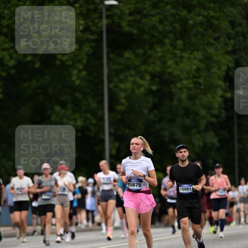 29.06.2025 - hella hamburg halbmarathon Dr. Thomas Lammeyer http://msf.ph/oto/8442453 29.06.2025 10:57:22 Kennedybrücke 2420, 2983, 2988, 3227, 4595, 6135, 6604, 7032, 7511, 7690, 7735, 7871, 9340, 9368, 10080, 10417, 10568, 10879, 10981 meine-sportfotos.de