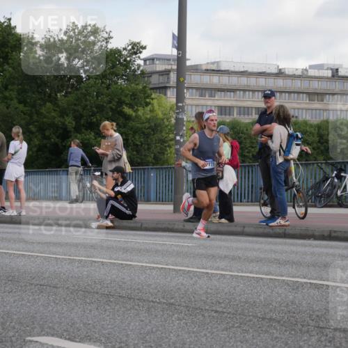 29.06.2025 - hella hamburg halbmarathon Luisa Fischer http://msf.ph/oto/8442460 29.06.2025 09:42:47 Kennedybrücke 771 meine-sportfotos.de