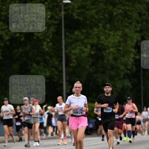 29.06.2025 - hella hamburg halbmarathon Dr. Thomas Lammeyer http://msf.ph/oto/8442477 29.06.2025 10:57:23 Kennedybrücke 2420, 2983, 2988, 3227, 4595, 6135, 6604, 7032, 7039, 7511, 7690, 7735, 7871, 9340, 9368, 10080, 10417, 10490, 10568, 10879, 10981 meine-sportfotos.de