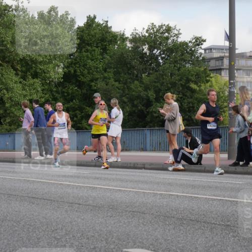 29.06.2025 - hella hamburg halbmarathon Luisa Fischer http://msf.ph/oto/8442488 29.06.2025 09:42:51 Kennedybrücke 14766, 15526, 14360 meine-sportfotos.de