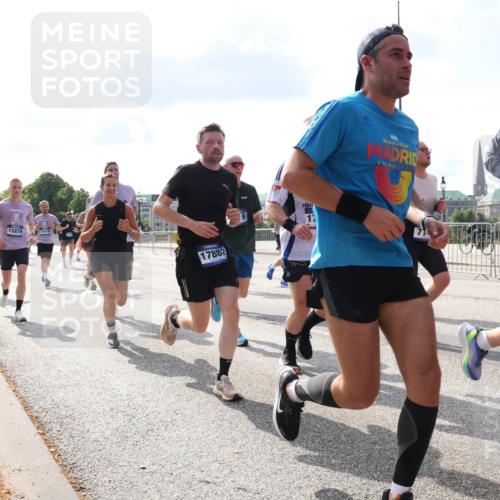 29.06.2025 - hella hamburg halbmarathon Lena Gebhardt http://msf.ph/oto/8442518 29.06.2025 09:53:04 Lombardsbrücke 139, 15879, 18476, 17882, 1, 112, 1012, 1070, 1163, 1176, 1220, 1391, 1415, 1466, 1558, 1613, 1735, 1759, 1782, 2048, 2189, 2213, 2233, 2234, 2590, 2788, 2970, 3021, 3098, 3109, 3124, 3304, 3907, 3917, 3928, 4080, 4091, 4277, 4497, 4553, 4691, 4933, 4981, 4997, 5007, 5022, 5132, 5476, 5477, 5623, 5624, 5682, 6081, 6152, 6203, 6460, 6712, 6716, 7005, 7067, 7093, 7147, 7191, 7204, 7322, 7325, 7450, 7451, 7599, 7765, 7843, 7865, 7961, 8063, 8145, 8467, 8664 meine-sportfotos.de