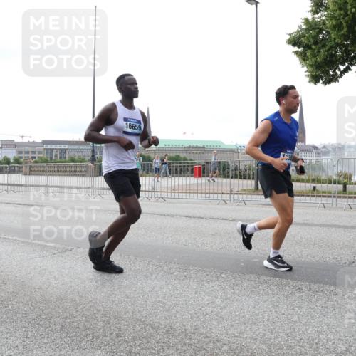 29.06.2025 - hella hamburg halbmarathon Lena Gebhardt http://msf.ph/oto/8442523 29.06.2025 10:29:35 Lombardsbrücke 16659, 123, 1063, 1230, 1661, 1694, 2302, 2688, 2699, 3179, 3311, 3524, 4349, 4373, 4395, 4580, 5350, 6285, 6345, 6725, 7449, 7517, 7832, 8048, 8388, 8812, 9095, 9714, 9937, 10198, 10322, 10641, 10808, 10996, 11249, 11269, 11376, 11444, 11634, 11792, 11803, 11989, 12086, 12216, 12227, 12404, 12958, 13090, 13382, 13810, 14644, 15266, 15952, 15955, 16306, 16659, 16662, 16673, 16676, 17496, 17945, 18298, 18299, 18385, 18414 meine-sportfotos.de