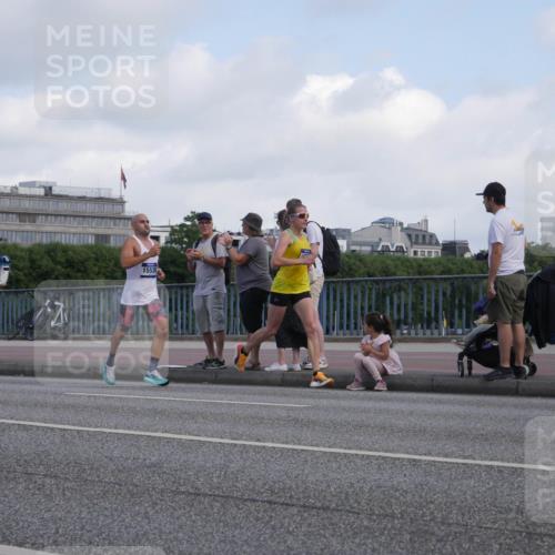 29.06.2025 - hella hamburg halbmarathon Luisa Fischer http://msf.ph/oto/8442531 29.06.2025 09:42:54 Kennedybrücke 15526 meine-sportfotos.de