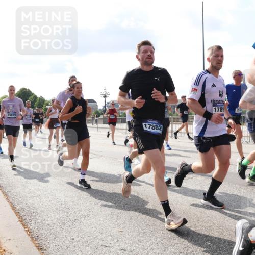 29.06.2025 - hella hamburg halbmarathon Lena Gebhardt http://msf.ph/oto/8442548 29.06.2025 09:53:05 Lombardsbrücke 139, 15879, 18476, 17882, 1789, 2590, 1735, 714, 1012, 1070, 1163, 1176, 1391, 1415, 1466, 1558, 1613, 1735, 1750, 1759, 1782, 2048, 2189, 2213, 2233, 2234, 2590, 2788, 2970, 3021, 3098, 3109, 3124, 3304, 3907, 3917, 3928, 4080, 4091, 4277, 4497, 4553, 4691, 4933, 4981, 4997, 5007, 5022, 5132, 5476, 5477, 5623, 5624, 5682, 6081, 6152, 6203, 6460, 6712, 6716, 7005, 7067, 7093, 7147, 7191, 7204, 7322, 7325, 7450, 7451, 7599, 7765, 7843, 7865, 8063, 8145, 8467, 8664 meine-sportfotos.de