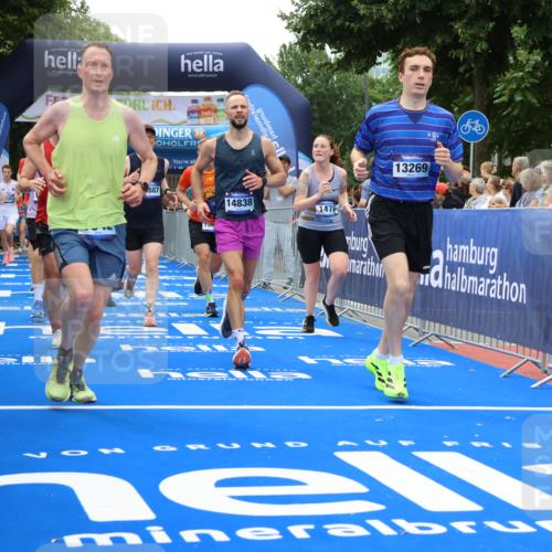 29.06.2025 - hella hamburg halbmarathon Strokosch-Dieckow http://msf.ph/oto/8442550 29.06.2025 10:49:25 Ziel 1342, 1476, 2592, 2596, 2878, 4183, 4185, 8437, 8689, 8813, 10189, 11339, 11340, 11779, 11819, 12094, 12670, 13233, 13269, 14526, 14838, 15422, 15784, 15857, 15894, 15966, 16114, 16592, 16891, 18476, 18887, 18960 meine-sportfotos.de