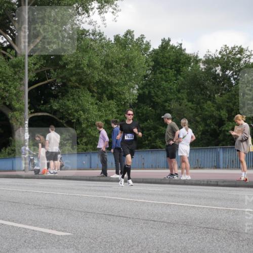 29.06.2025 - hella hamburg halbmarathon Luisa Fischer http://msf.ph/oto/8442571 29.06.2025 09:43:06 Kennedybrücke 7834 meine-sportfotos.de