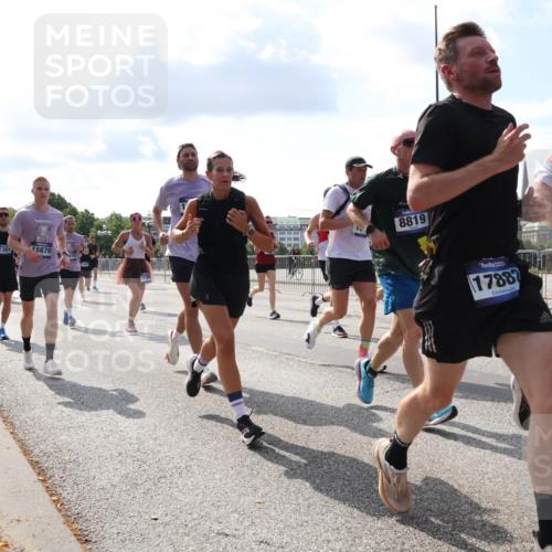 29.06.2025 - hella hamburg halbmarathon Lena Gebhardt http://msf.ph/oto/8442579 29.06.2025 09:53:05 Lombardsbrücke 1391, 15879, 1735, 8819, 17882, 1789, 1012, 1070, 1163, 1176, 1391, 1415, 1466, 1558, 1613, 1735, 1750, 1759, 1782, 2048, 2189, 2213, 2233, 2234, 2590, 2788, 2970, 3021, 3098, 3109, 3124, 3304, 3907, 3917, 3928, 4080, 4091, 4277, 4497, 4553, 4691, 4933, 4981, 4997, 5007, 5022, 5132, 5476, 5477, 5623, 5624, 5682, 6081, 6152, 6203, 6460, 6712, 6716, 7005, 7067, 7093, 7147, 7191, 7204, 7322, 7325, 7450, 7451, 7599, 7765, 7843, 7865, 8063, 8145, 8467, 8664 meine-sportfotos.de