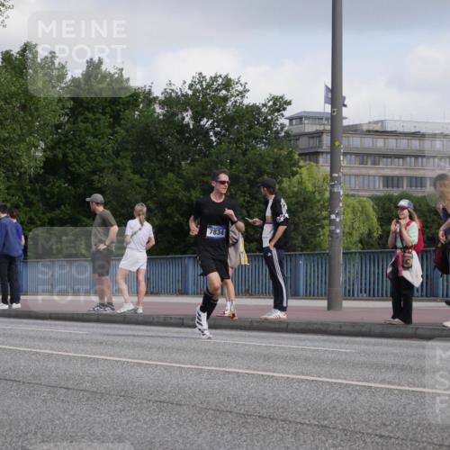 29.06.2025 - hella hamburg halbmarathon Luisa Fischer http://msf.ph/oto/8442596 29.06.2025 09:43:07 Kennedybrücke 7834 meine-sportfotos.de