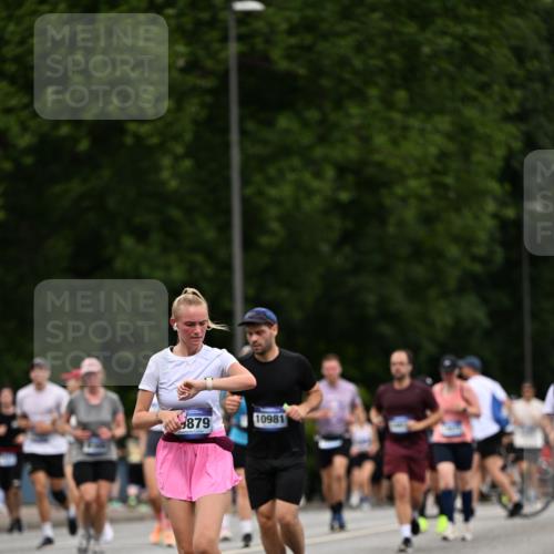 29.06.2025 - hella hamburg halbmarathon Dr. Thomas Lammeyer http://msf.ph/oto/8442598 29.06.2025 10:57:24 Kennedybrücke 2420, 2983, 2988, 4595, 6135, 6604, 7032, 7039, 7511, 7690, 7871, 9340, 9368, 10080, 10417, 10490, 10568, 10879, 10981 meine-sportfotos.de