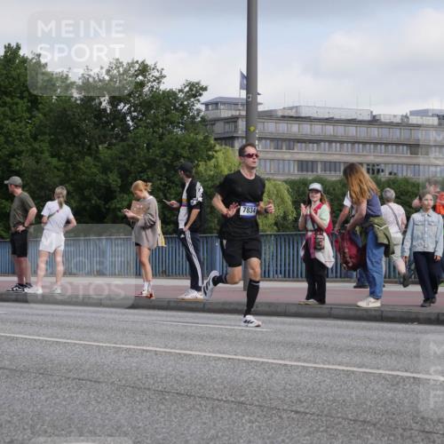 29.06.2025 - hella hamburg halbmarathon Luisa Fischer http://msf.ph/oto/8442610 29.06.2025 09:43:08 Kennedybrücke 7834 meine-sportfotos.de